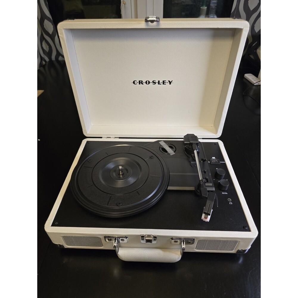 Crosley Cruiser Premier Record Player CR8005G-WS – Open Box, Never Used – BT